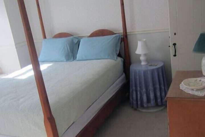 Room 11 of 25