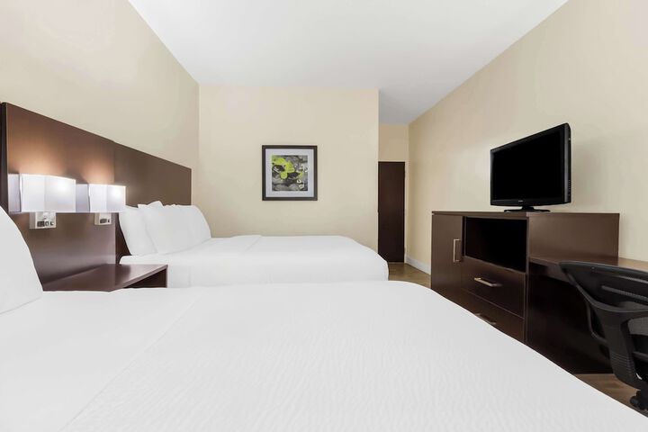 1 Queen Bed Microwave and Refrigerator Sofa Bed High Speed Internet Accessible Full Breakfast (18 of 21)