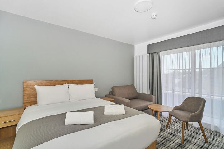 Room 40 of 100