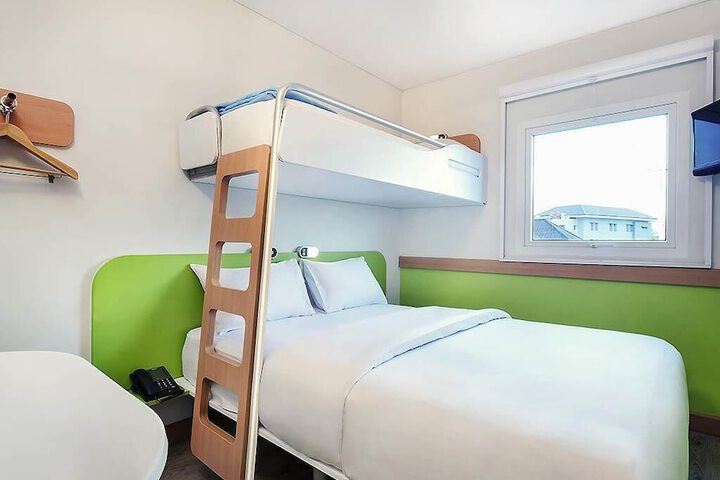 Room 14 of 36