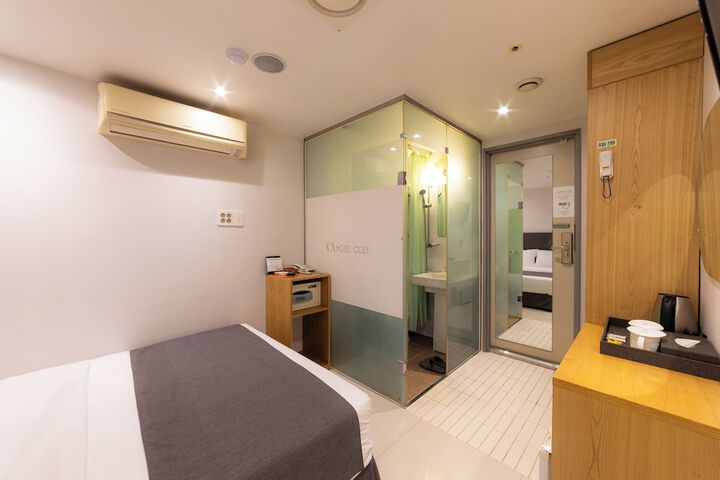 Room 30 of 224