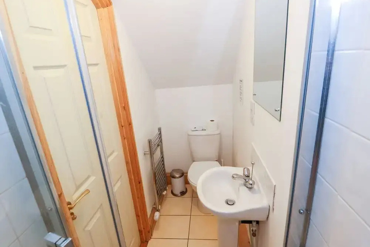 Room 9 of 16