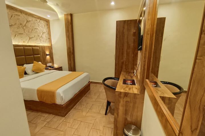 Room 16 of 37
