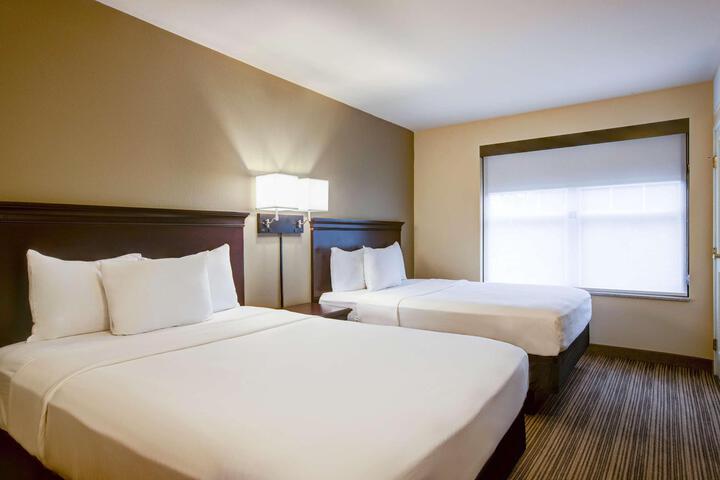 2 Queen Beds (4 of 18)