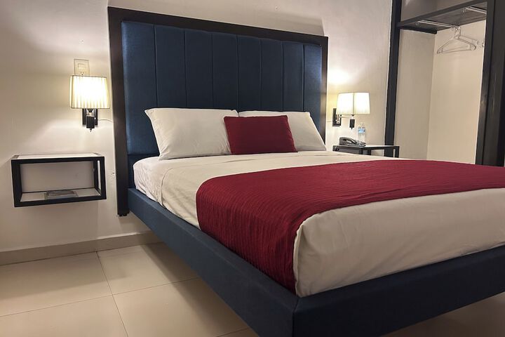Room 5 of 20