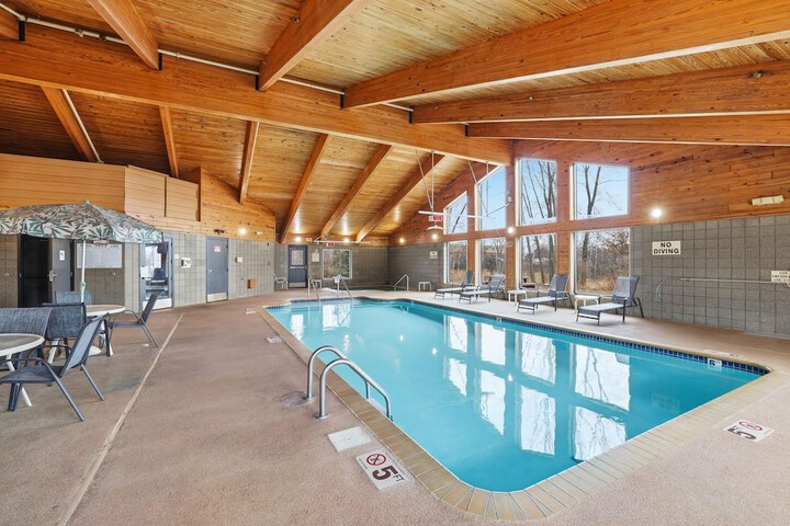 Pool 61 of 70