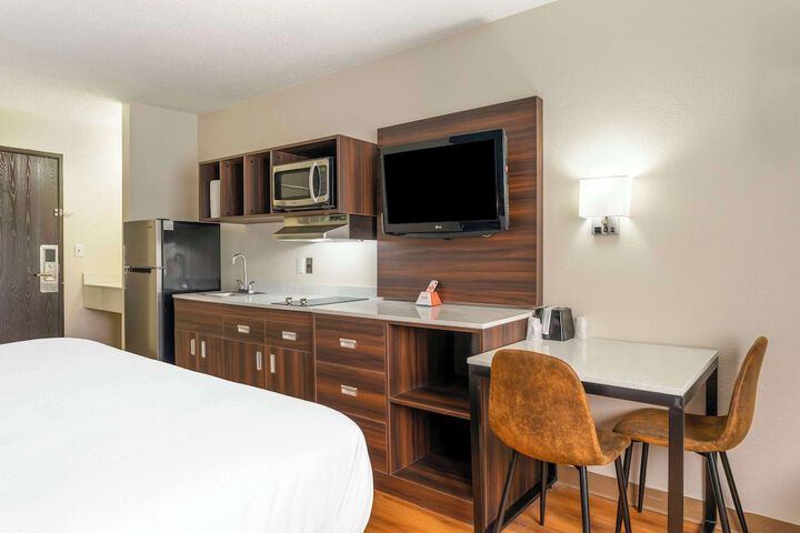 Room 9 of 28