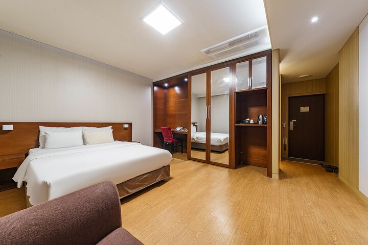 Room 7 of 37