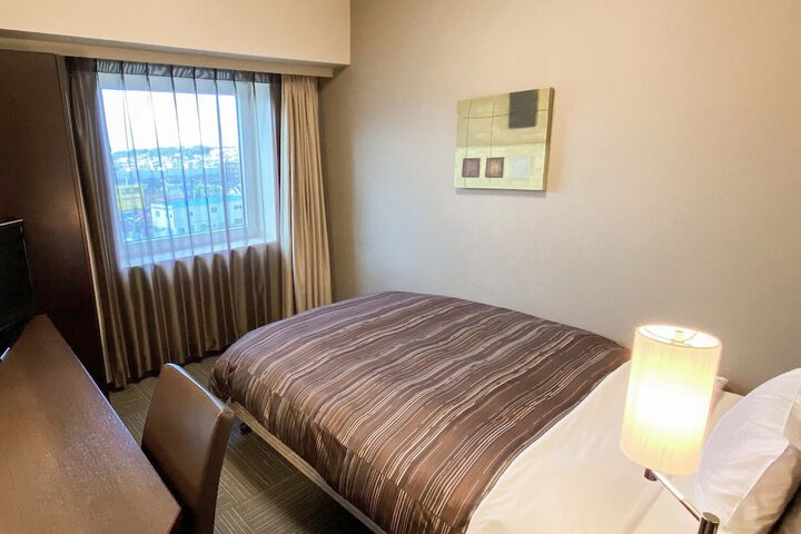 Room 7 of 27