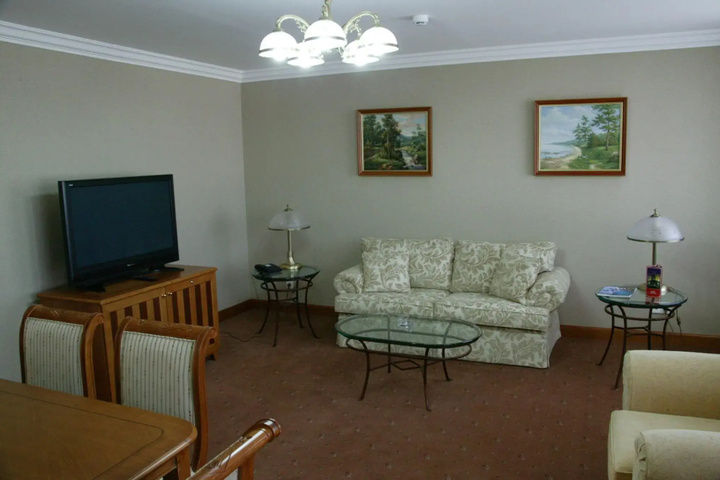 Room 12 of 21