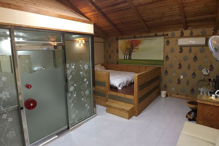 Room 18 of 19