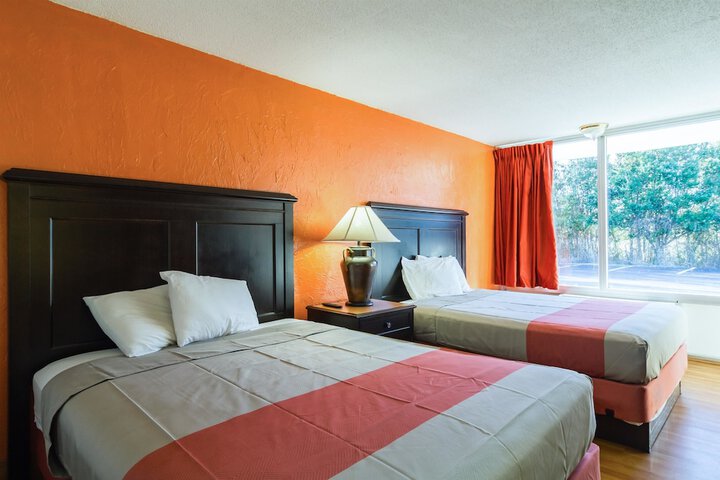 2 Queen Beds (1 of 6)