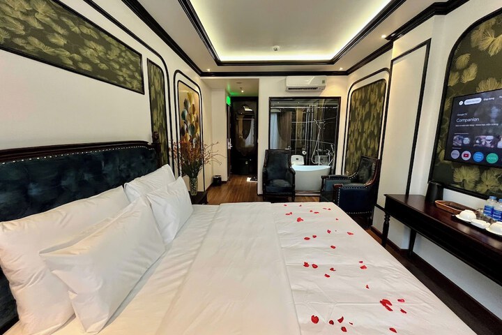 Room 27 of 165