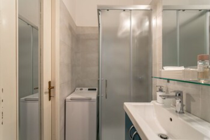 Room 6 of 24
