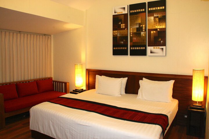Room 2 of 100