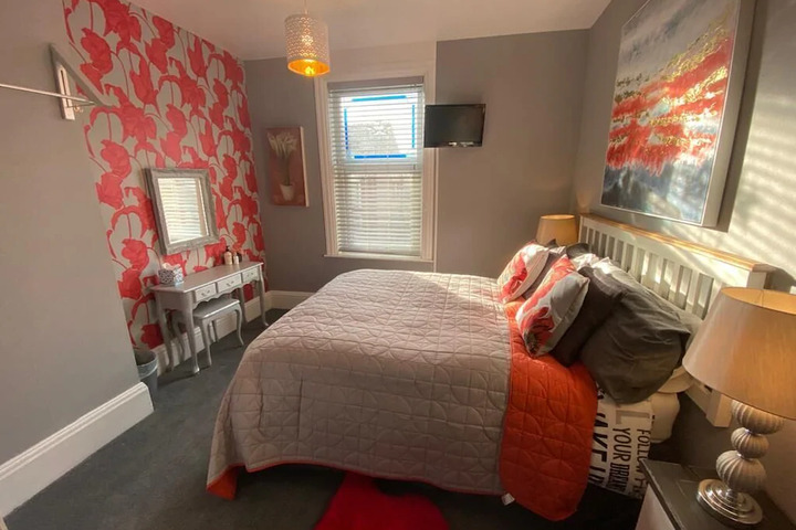Room 2 of 5