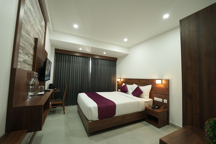 Room 2 of 18