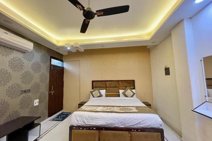 Room 15 of 43
