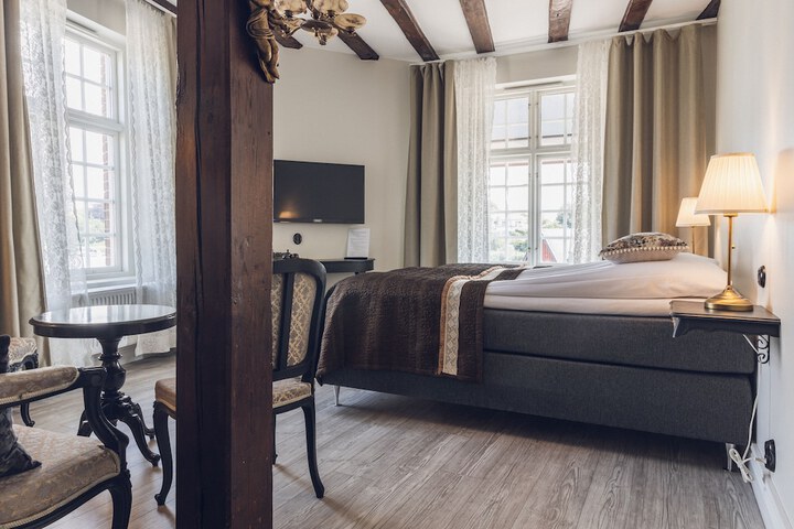 Room 28 of 43