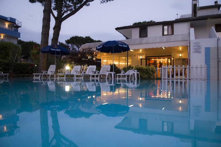 Pool Hotel