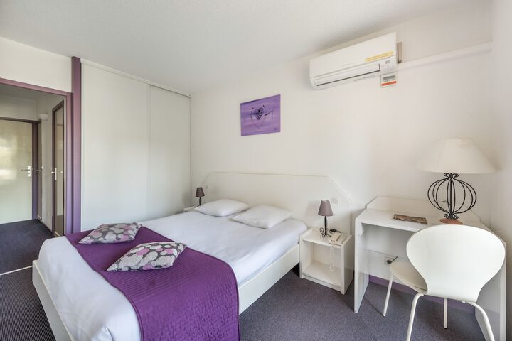 Room 10 of 49
