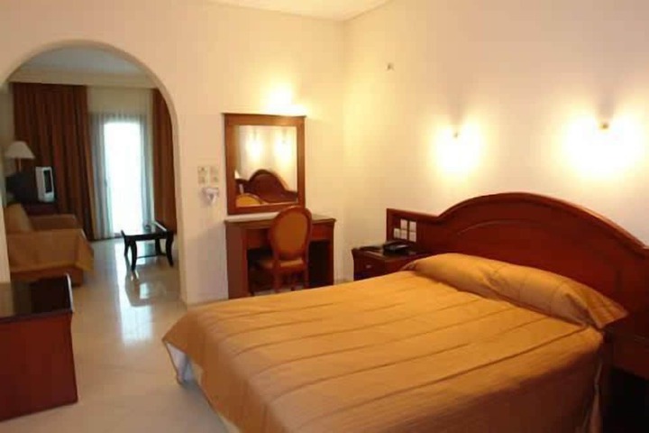 Room 3 of 44