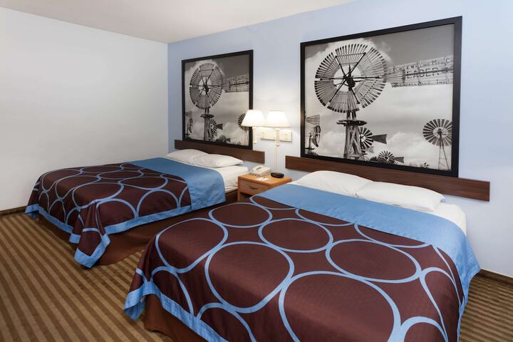 2 Queen Beds (4 of 6)