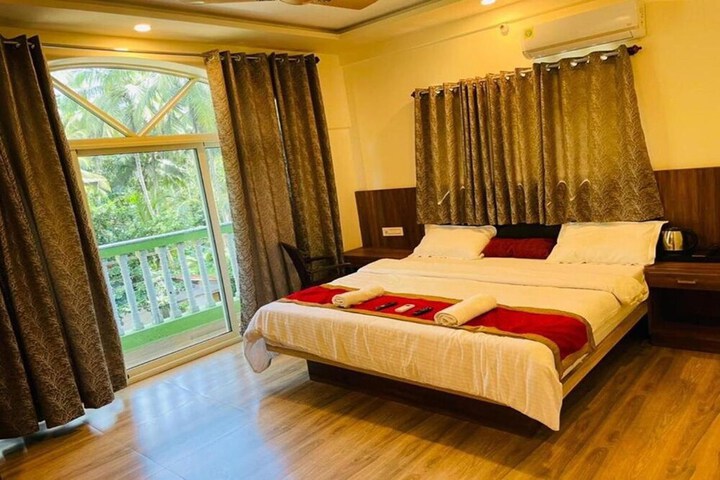 Room 4 of 25