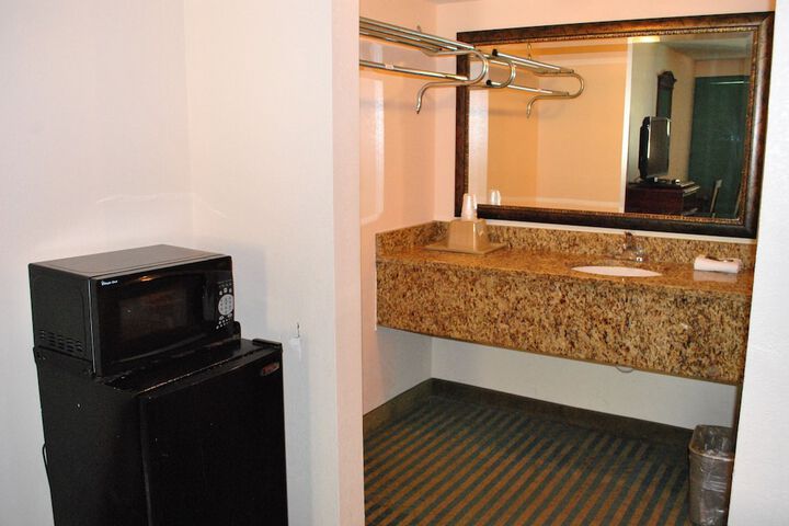 Room 4 of 11