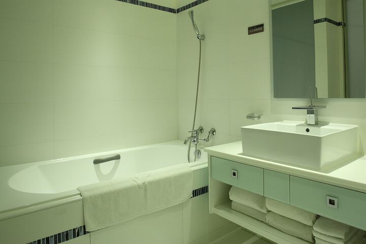 Room 12 of 15