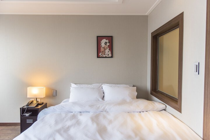 Room 12 of 37