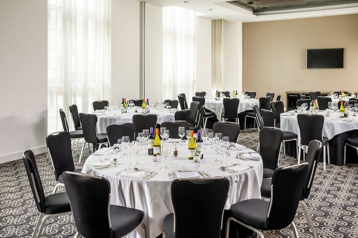 Ballroom/Hall 22 of 25