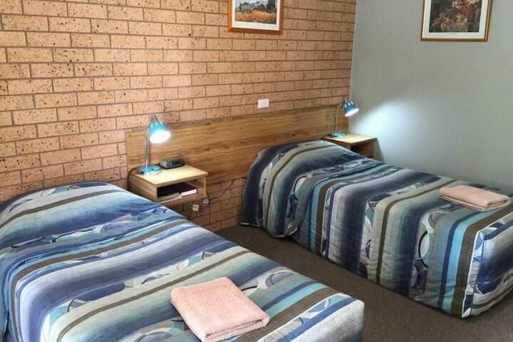 Room 3 of 44