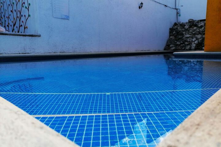 Pool 43 of 60