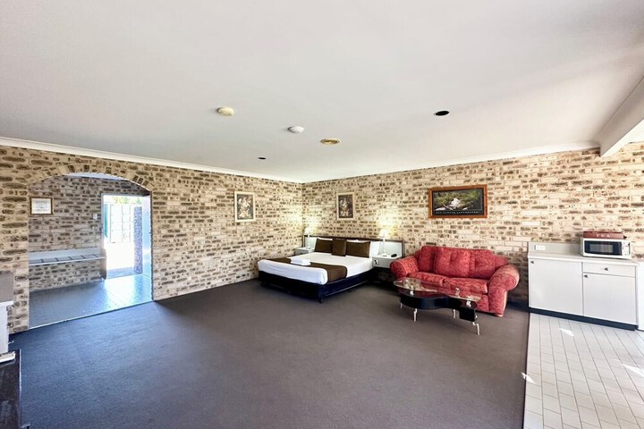 Room 16 of 113
