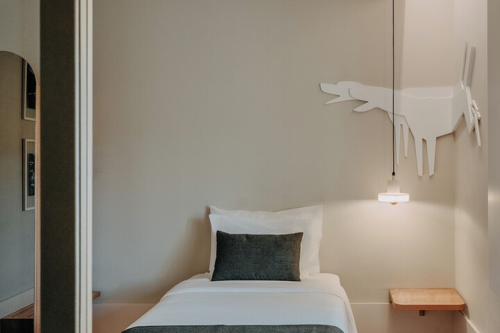 Room 7 of 77