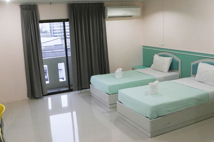 Room 5 of 16