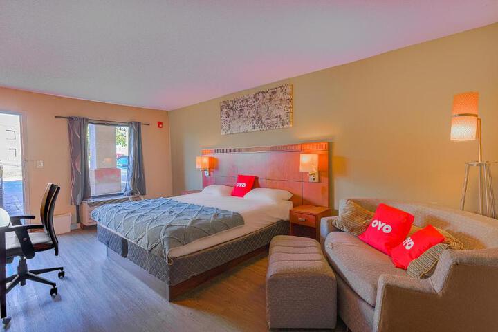 1 King Bed (8 of 12)