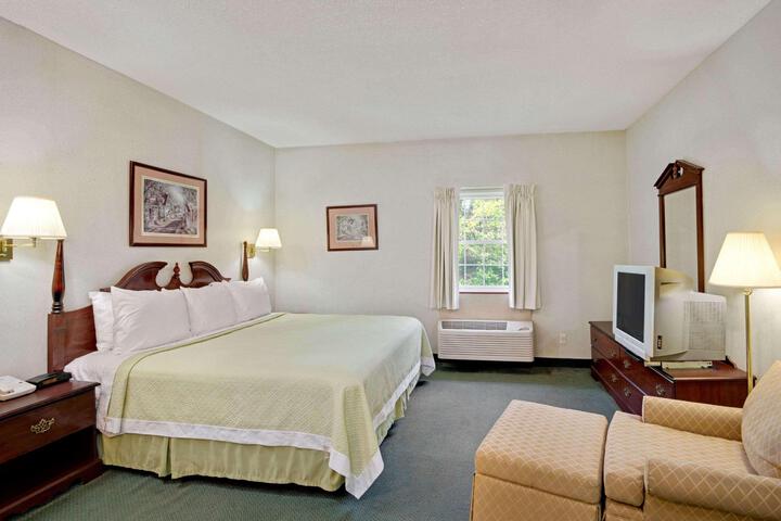 1 King Bed (1 of 6)