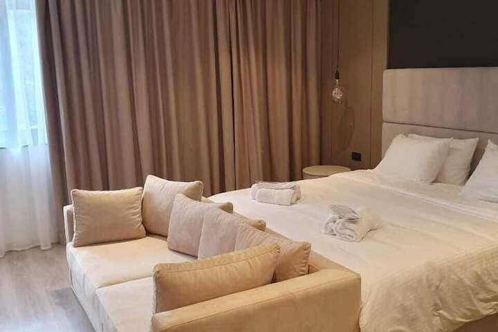 Room 16 of 37