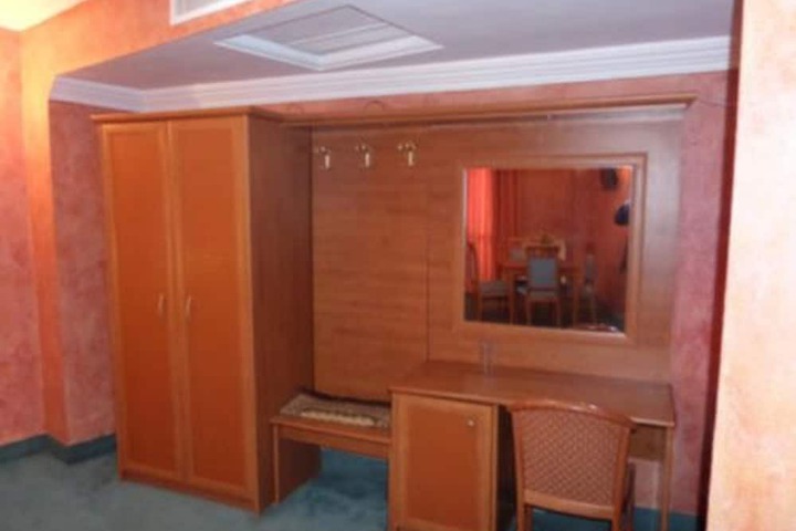 Room 8 of 44