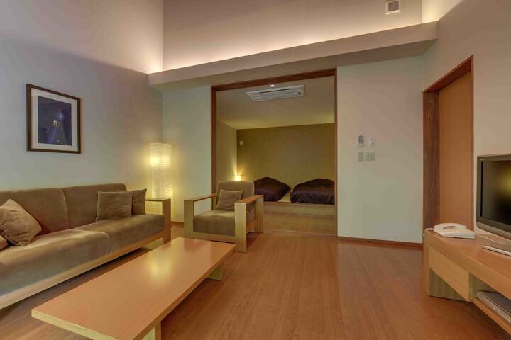 Room 6 of 61