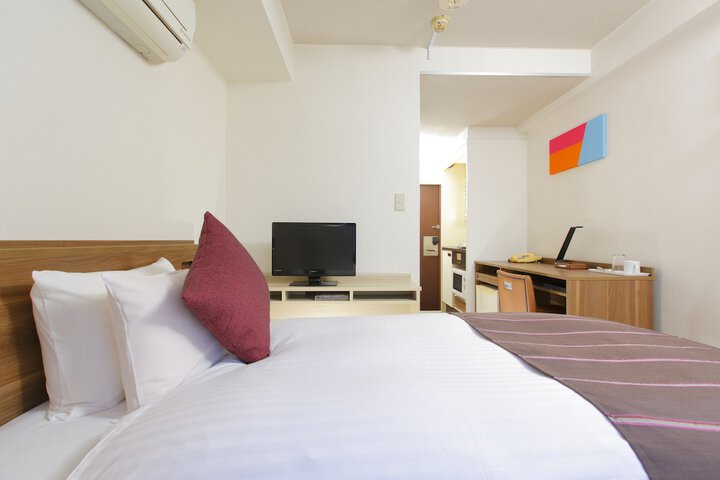 Room 8 of 34