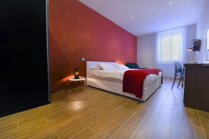 Room 17 of 38