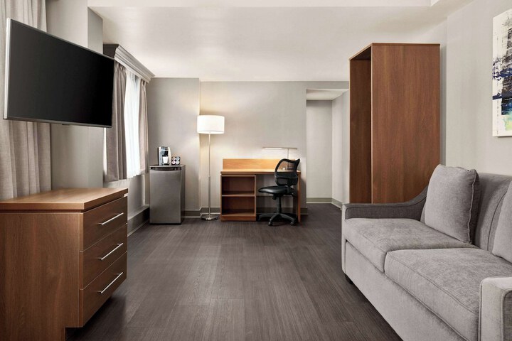 Room 10 of 26