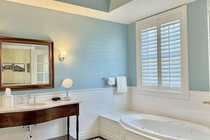 Traditional Single Room 1 King Bed (4 of 10)