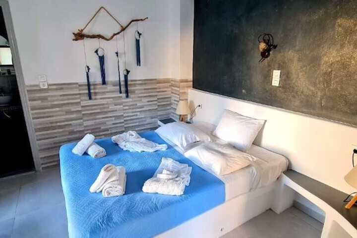 Room 5 of 107