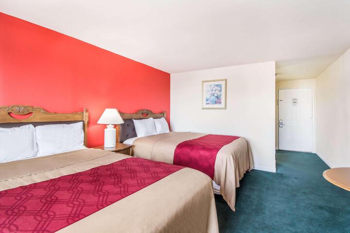 Room 4 of 28