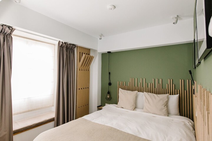 Room 32 of 69