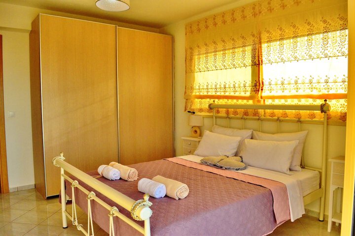 Room 3 of 68